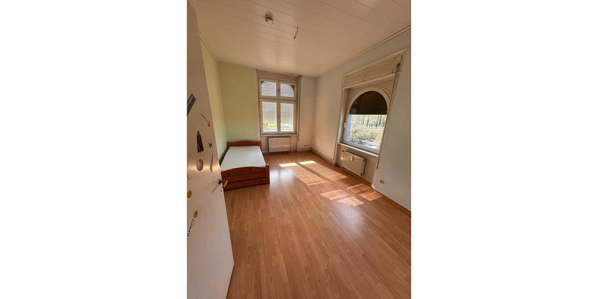 Etagenwohnung Frankfurt am Main West - 5 Zimmer, 130 m&sup2;, 2.000&euro; | Angebot:25646674