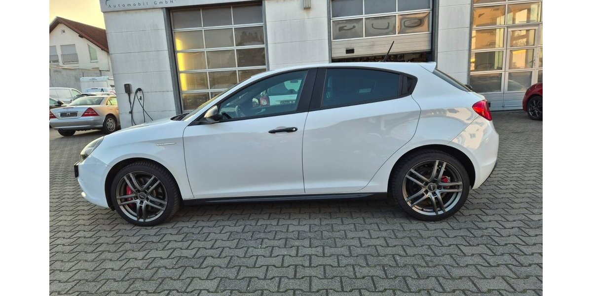 Alfa Romeo Giulietta Sport Navigation, Klima, Einparkhilfe 89.100 km 11.990 &euro; Rodgau 63110