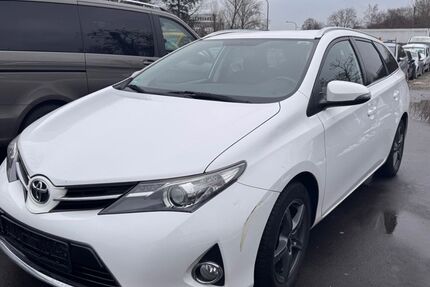 Toyota Auris Touring Sports 184.800 km 7.777 &euro; Frankfurt 60486