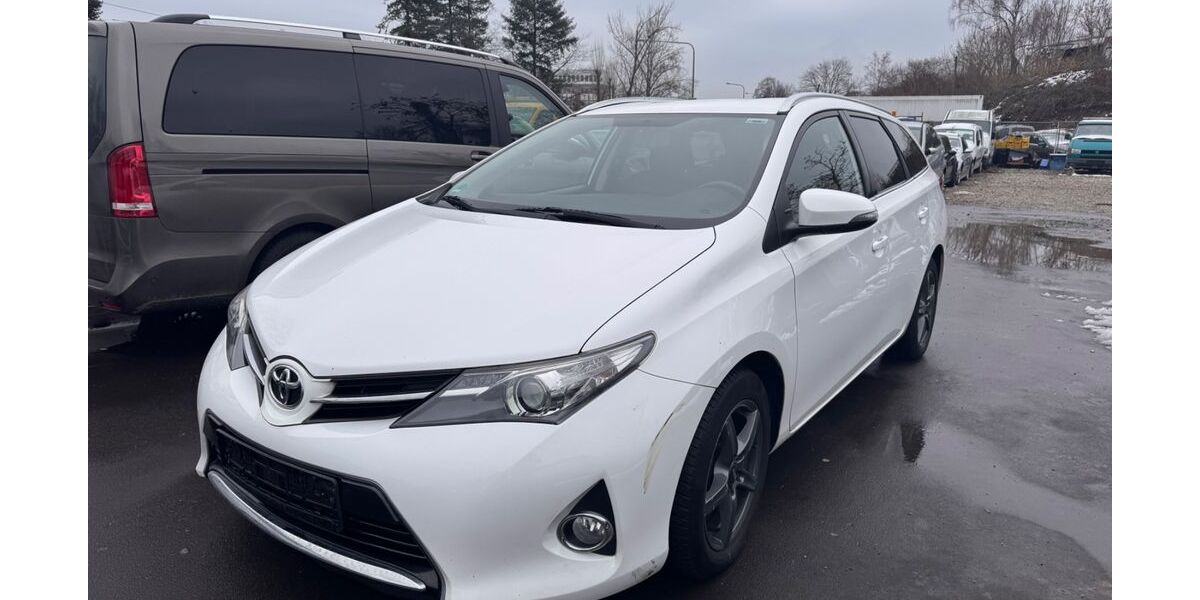 Toyota Auris Touring Sports 184.800 km 7.777 &euro; Frankfurt 60486