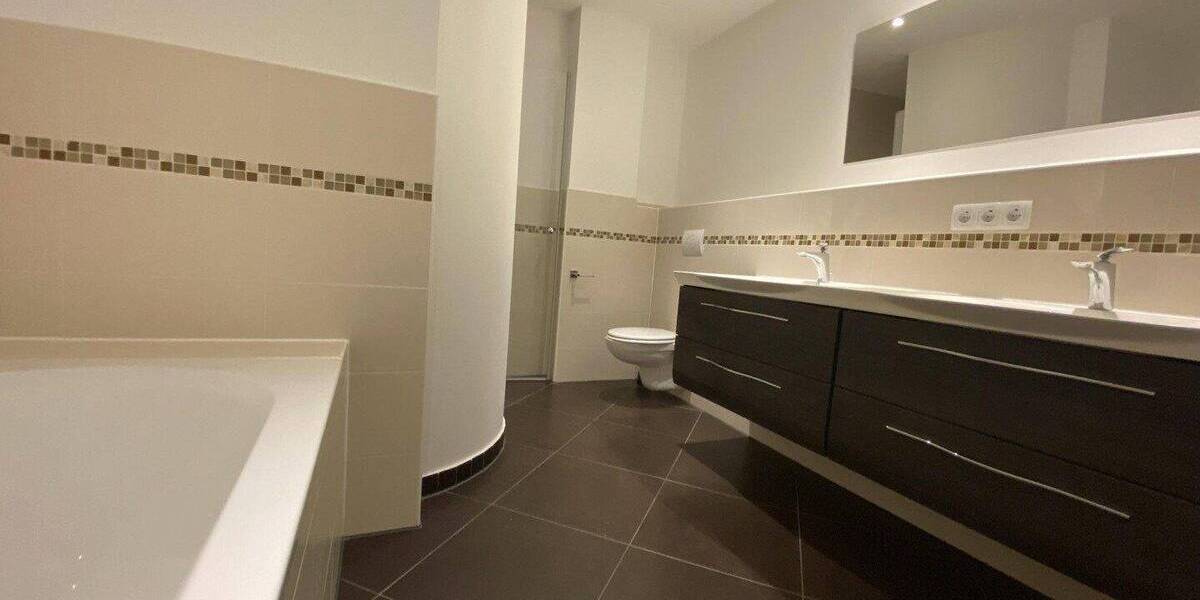 Etagenwohnung Frankfurt am Main Niederrad - 4 Zimmer, 133 m&sup2;, 2.000&euro; | Angebot:26819957