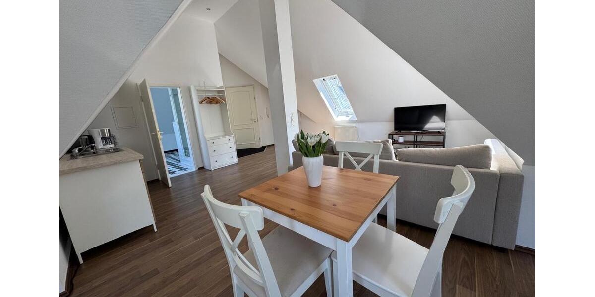 Dachgeschoßwohnung Bad Homburg vor der Höhe Gonzenheim - 2 Zimmer, 72 m&sup2;, 1.100&euro; | Angebot:25942710