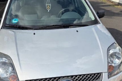 Ford Fiesta 83.000 km 2.300 &euro; Mühlheim am Main 63165