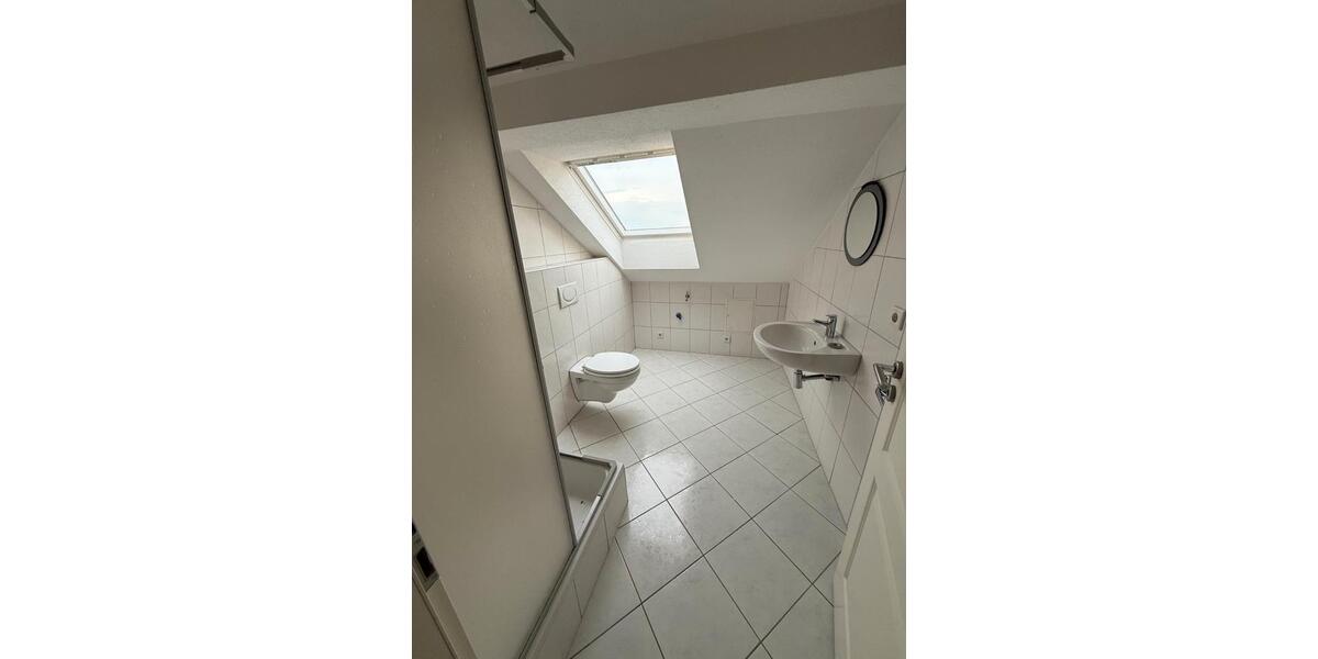 Dachgeschoßwohnung Babenhausen - 4 Zimmer, 100 m&sup2;, 1.500&euro; | Angebot:27620653