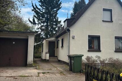 Haus Frankfurt am Main Sossenheim - 7 Zimmer, 200 m&sup2;, 4.100&euro; | Angebot:26040890