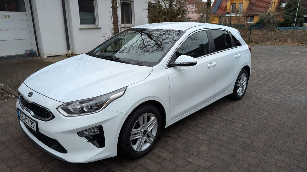 Kia ceed / Ceed 74.000 km 12.800 &euro; Aschaffenburg 63741