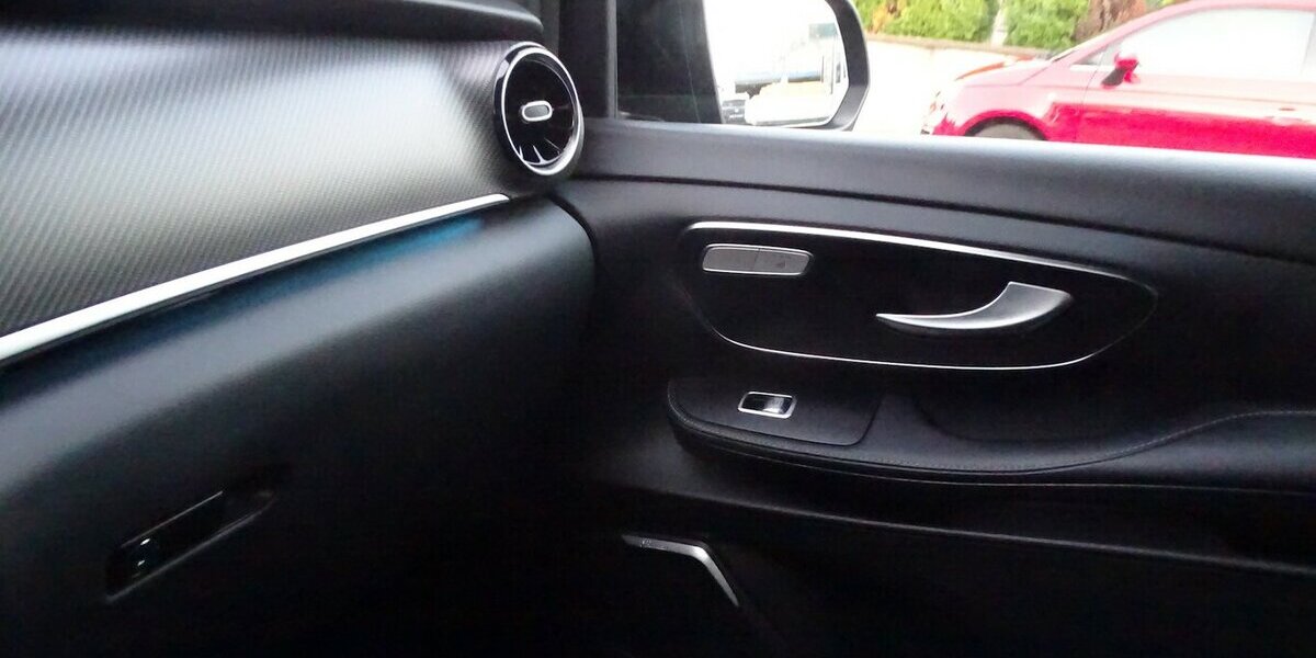 Mercedes-Benz V 300 d 4M lang AVANTGARDE EDITION AMG Line, Stand 61.360 km 56.990 &euro; Rodgau 63110