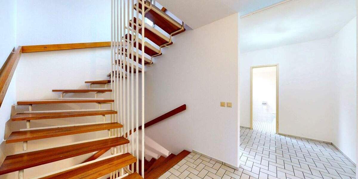 Reihenmittelhaus Frankfurt am Main Niederursel - 4 Zimmer, 125 m&sup2;, 680.000&euro; | Angebot:25815007