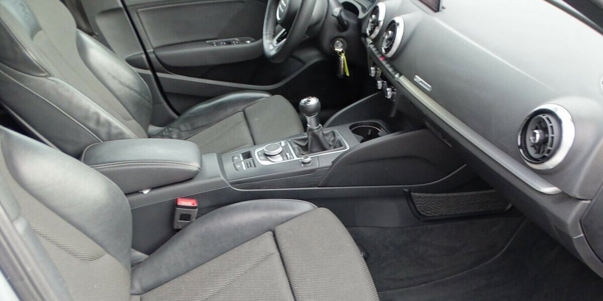 Audi A3 35 2,0l TDI S-Line Paket, Navi, Klimaauto., PDC 123.848 km 14.990 &euro; Rodgau 63110