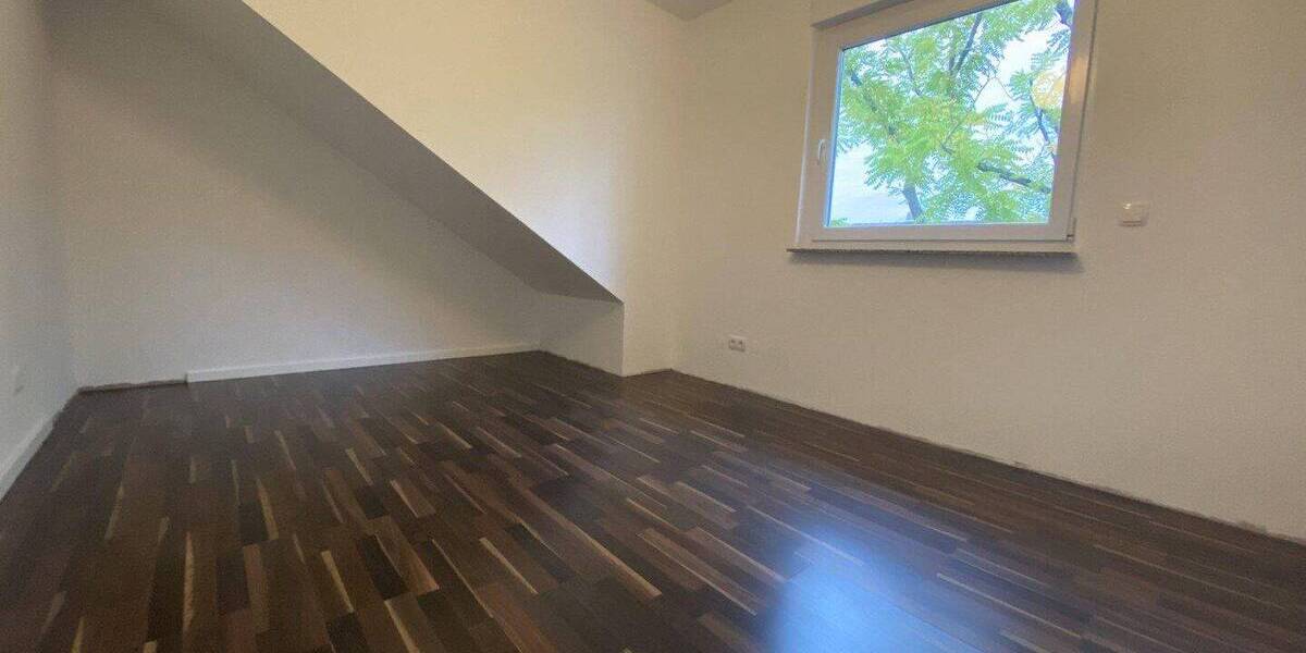 Etagenwohnung Frankfurt am Main Niederrad - 4 Zimmer, 133 m&sup2;, 2.000&euro; | Angebot:26819957