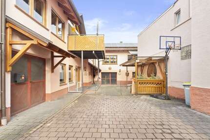 Haus Freigericht - 12 Zimmer, 290 m&sup2;, 699.000&euro; | Angebot:25887108