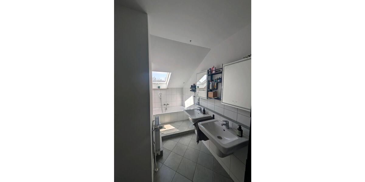 Dachgeschoßwohnung Friedberg (Hessen) - 3 Zimmer, 91 m&sup2;, 325.000&euro; | Angebot:25902620