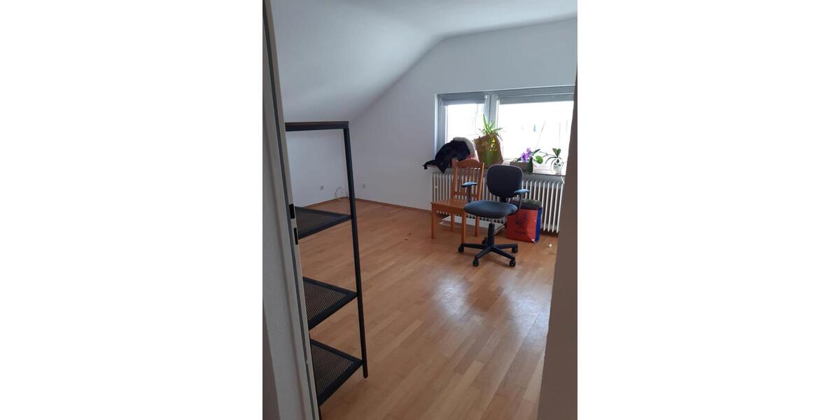 Dachgeschoßwohnung Frankfurt am Main Nord-Ost - 2 Zimmer, 35 m&sup2;, 900&euro; | Angebot:26004085