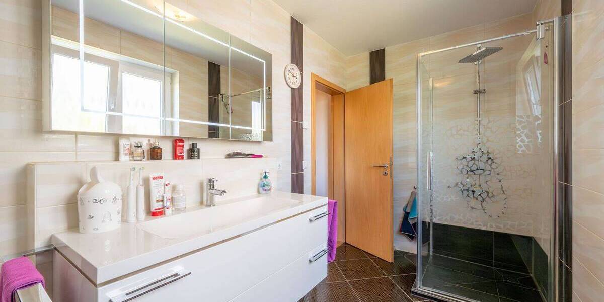 Einfamilienhaus Frankfurt am Main Kalbach-Riedberg - 8 Zimmer, 235 m&sup2;, 4.800&euro; | Angebot:26596231