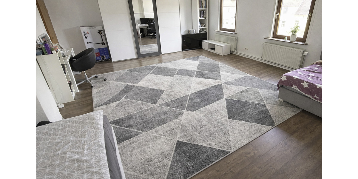 Etagenwohnung Schöneck - 4 Zimmer, 140 m&sup2;, 1.150&euro; | Angebot:25713297