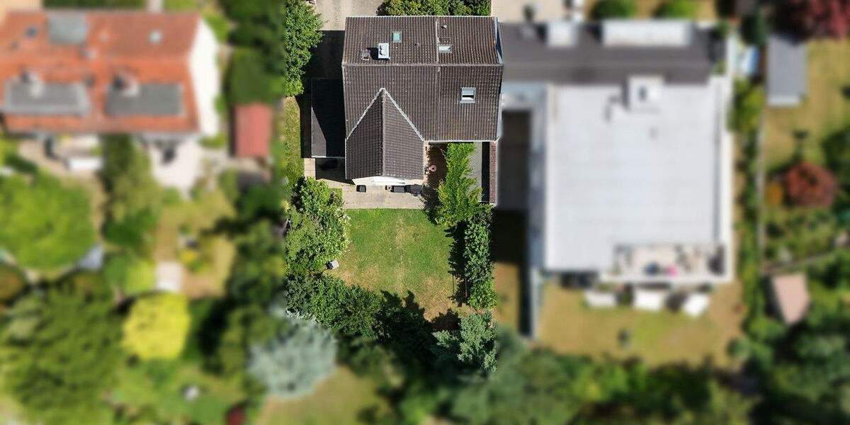 Einfamilienhaus Frankfurt am Main Praunheim - 8 Zimmer, 256 m&sup2;, 1.290.000&euro; | Angebot:25796118