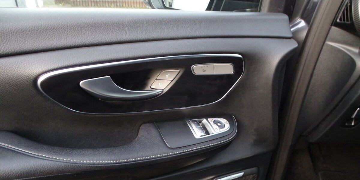 Mercedes-Benz V 300 d 4M lang AVANTGARDE EDITION AMG Line, Stand 61.360 km 56.990 &euro; Rodgau 63110