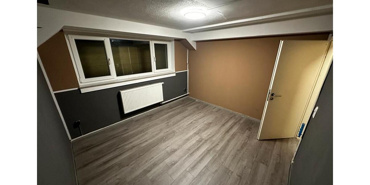 Etagenwohnung Frankfurt am Main Niederrad - 5 Zimmer, 135 m&sup2;, 2.200&euro; | Angebot:25947894