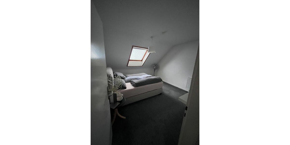 Dachgeschoßwohnung Hanau Großauheim - 3.5 Zimmer, 75 m&sup2;, 900&euro; | Angebot:25640893