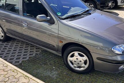 Renault Megane 139.775 km 1.500 &euro; Hanau 63454