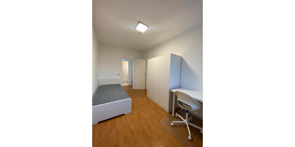 Etagenwohnung Frankfurt am Main Mitte-West - 6 Zimmer, 23 m&sup2;, 480&euro; | Angebot:23793936