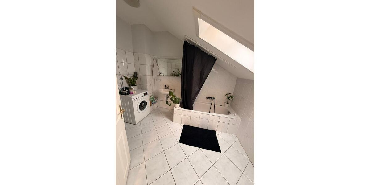 Dachgeschoßwohnung Offenbach am Main - 2 Zimmer, 65 m&sup2;, 1.100&euro; | Angebot:25941673