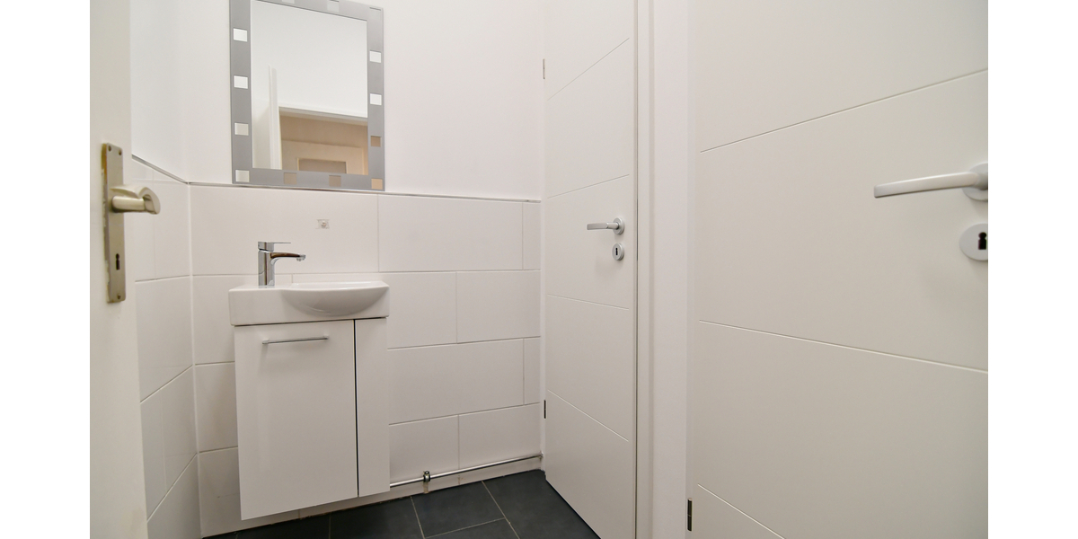 Ein bis drei Räume, Empfang, WC + Teeküche... frisch renoviert extra für Sie! - Gewerbeobjekt Frankfurt Gutleutviertel | Angebot:24146917