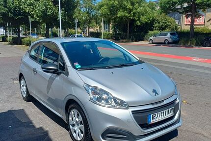 Peugeot 208 89.700 km 4.900 &euro; Frankfurt am Main 60327