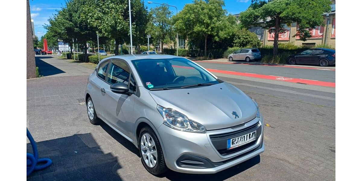 Peugeot 208 89.700 km 4.900 &euro; Frankfurt am Main 60327