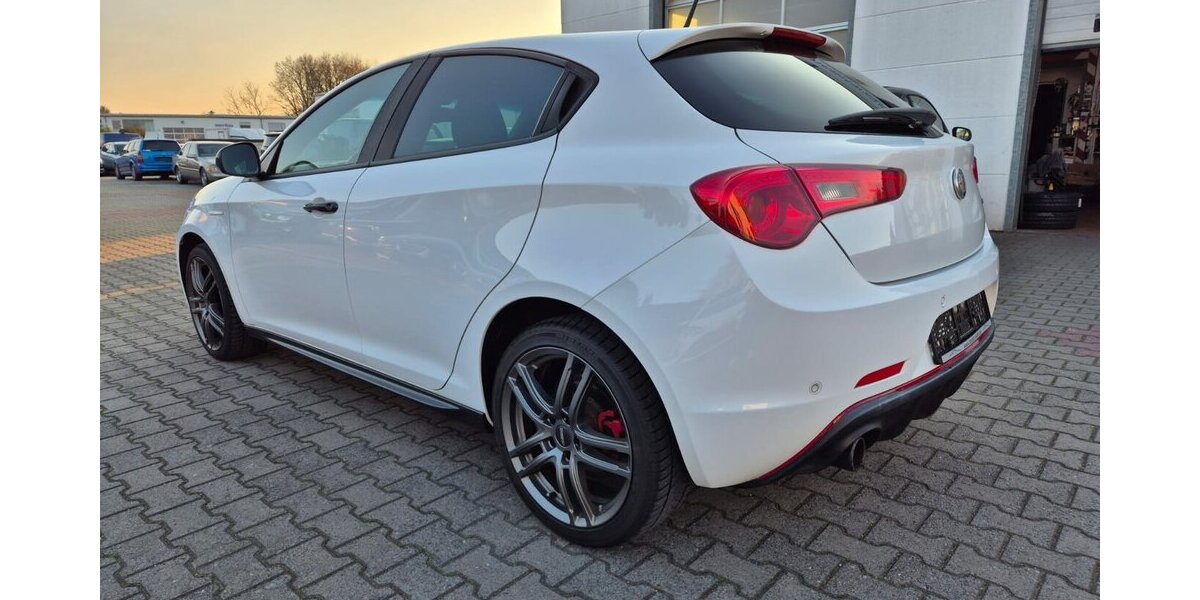 Alfa Romeo Giulietta Sport Navigation, Klima, Einparkhilfe 89.100 km 11.990 &euro; Rodgau 63110