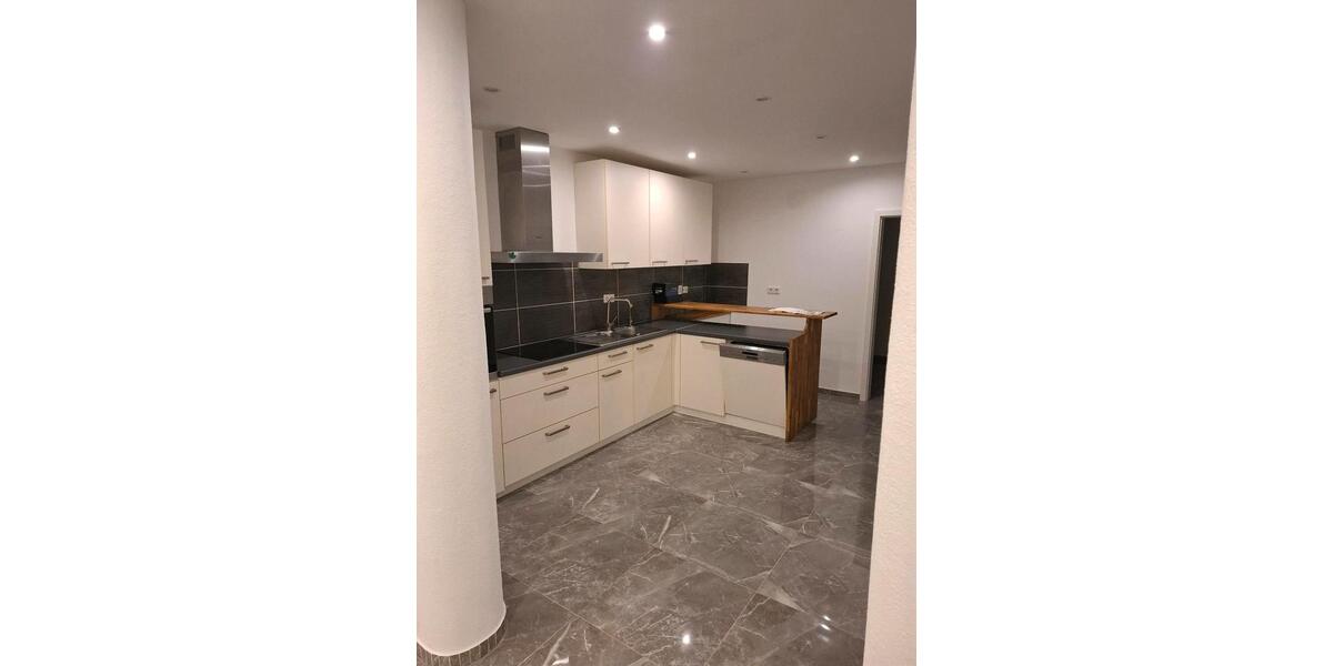 Erdgeschoßwohnung Büdingen - 4 Zimmer, 160 m&sup2;, 1.350&euro; | Angebot:25323832