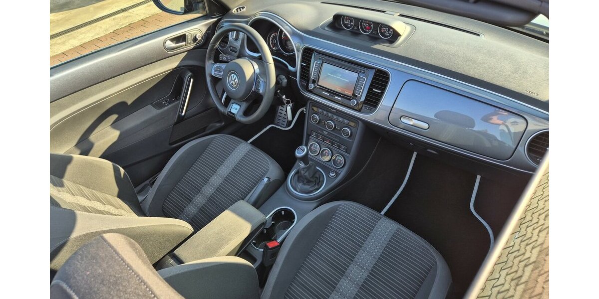 VW Beetle Sport Fender Soundsystem, Bi-Xenon, Navigat 68.122 km 16.890 &euro; Rodgau 63110