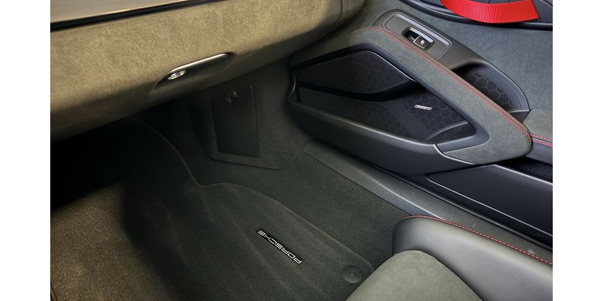 Porsche 718 Boxster Spyder APPROVED/Schalensitze/Chrono 6.800 km 103.900 &euro; Dreieich 63303