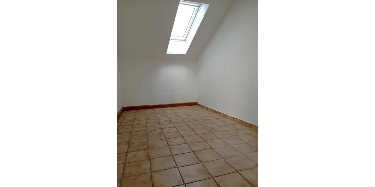 Dachgeschoßwohnung Gelnhausen - 3.5 Zimmer, 105 m&sup2;, 1.090&euro; | Angebot:25542849