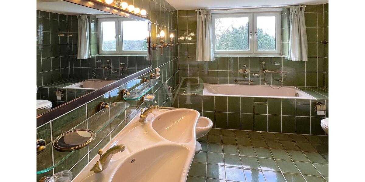 Maisonettenwohnung Kelsterbach - 8 Zimmer, 215 m&sup2;, 2.600&euro; | Angebot:25236970