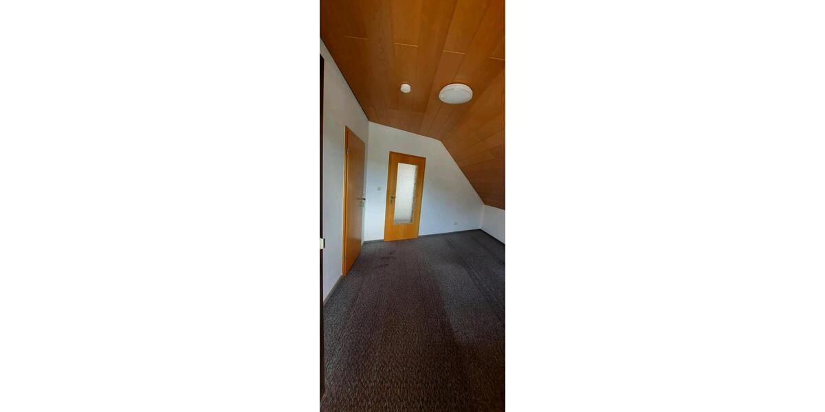 Dachgeschoßwohnung Schaafheim - 4 Zimmer, 89 m&sup2;, 975&euro; | Angebot:26425609
