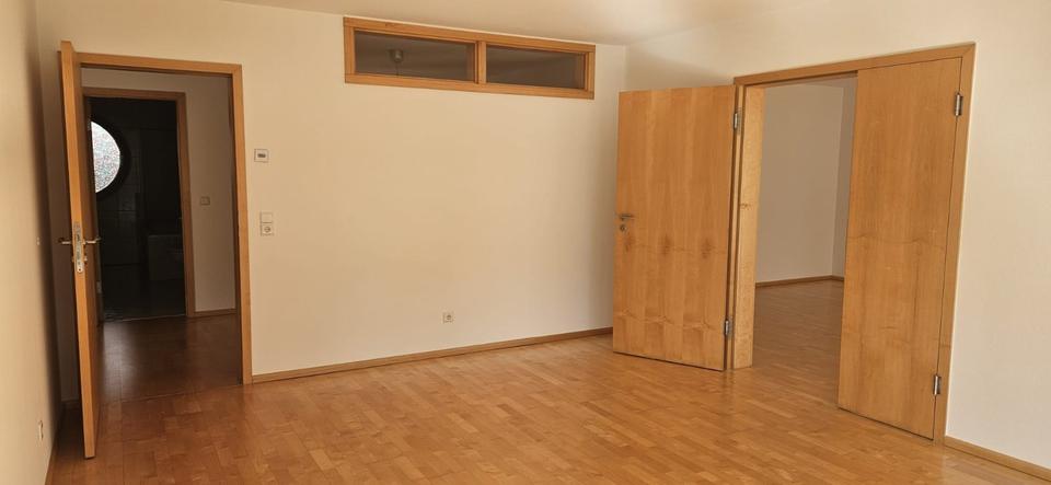 Erdgeschoßwohnung Frankfurt am Main Mitte-West - 4 Zimmer, 128 m&sup2;, 2.050&euro; | Angebot:25923522