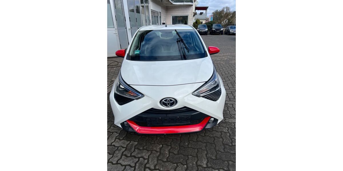 Toyota Aygo (X) 48.758 km 12.000 &euro; blankenbach 63825