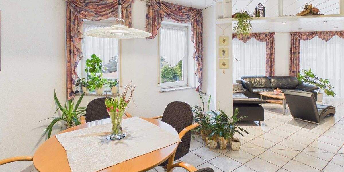 Einfamilienhaus Geiselbach - 7 Zimmer, 202 m&sup2;, 468.000&euro; | Angebot:25747646