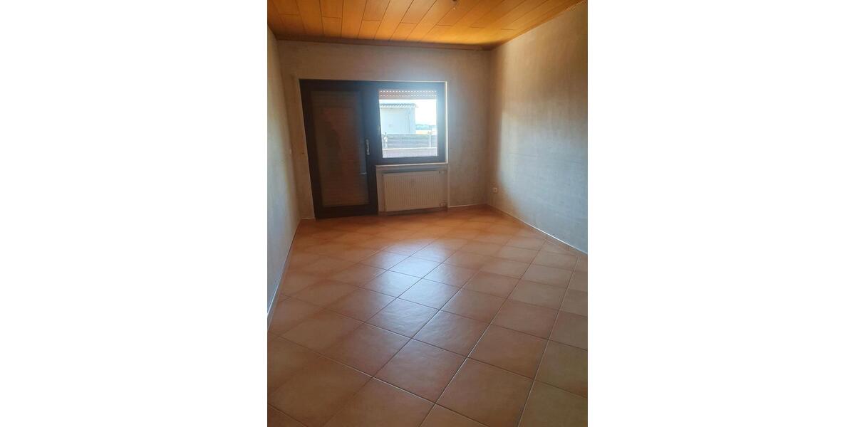 Erdgeschoßwohnung Florstadt - 5 Zimmer, 122 m&sup2;, 1.200&euro; | Angebot:24375209