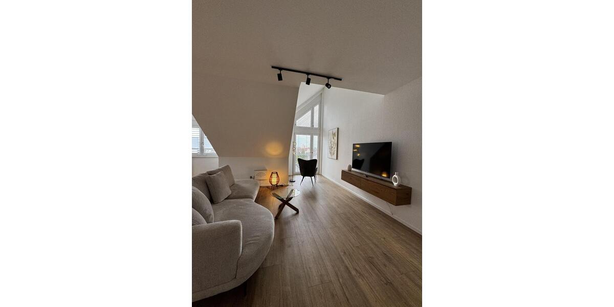 Dachgeschoßwohnung Aschaffenburg Damm - 2 Zimmer, 67 m&sup2;, 1.330&euro; | Angebot:26343868