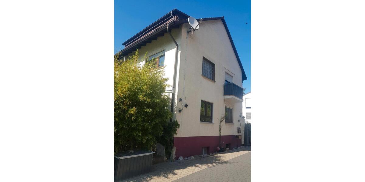 Dachgeschoßwohnung Bad Homburg vor der Höhe Gonzenheim - 2 Zimmer, 55 m&sup2;, 1.050&euro; | Angebot:26442725
