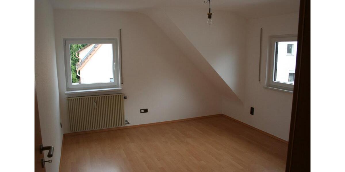 Dachgeschoßwohnung Dreieich - 2 Zimmer, 80 m&sup2;, 1.050&euro; | Angebot:25968053
