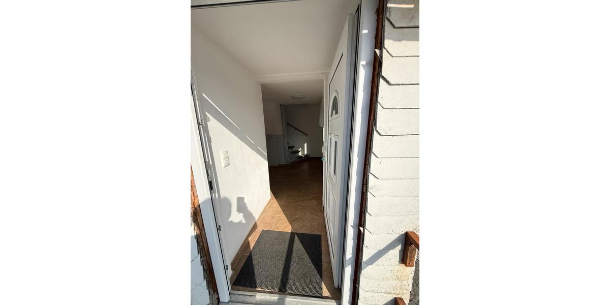 Dachgeschoßwohnung Oberursel (Taunus) - 4 Zimmer, 100 m&sup2;, 1.200&euro; | Angebot:25295601