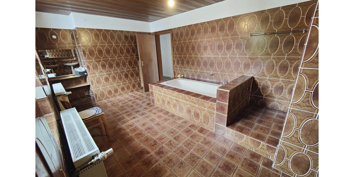 Etagenwohnung Schöneck - 4 Zimmer, 140 m&sup2;, 1.150&euro; | Angebot:25713297