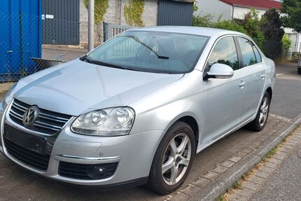 VW Jetta 245.000 km 2.400 &euro; Sailauf 63877