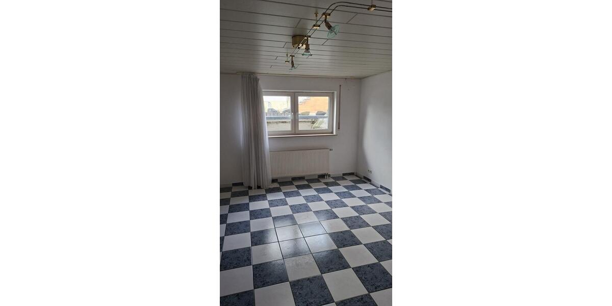 Dachgeschoßwohnung Glauburg - 6 Zimmer, 173 m&sup2;, 275.000&euro; | Angebot:26607916