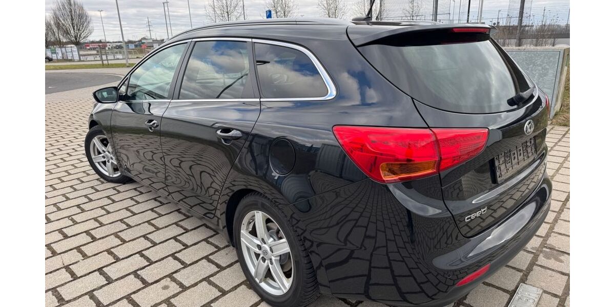 Kia ceed Sportswagon 215.000 km 5.400 &euro; Friedrichsdorf bei Frankfurt Main 61381
