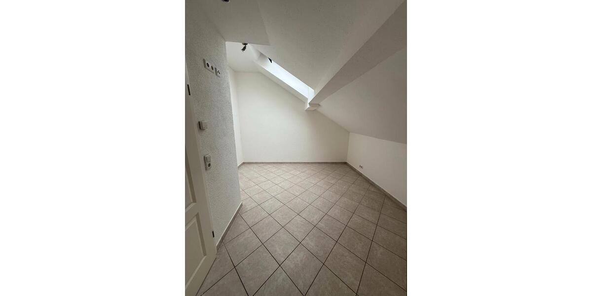 Dachgeschoßwohnung Babenhausen - 4 Zimmer, 100 m&sup2;, 1.500&euro; | Angebot:27620653