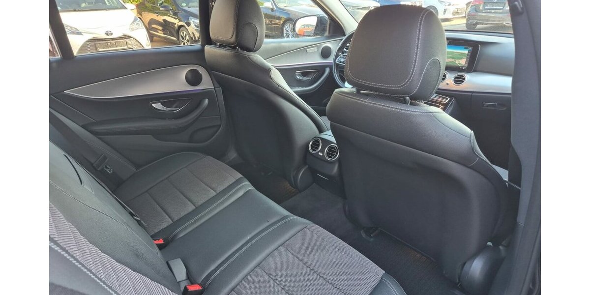 Mercedes-Benz E 400 d T 4M Standheizung, Rückfahrkamera, AHK, Co 200.000 km 19.890 &euro; Rodgau 63110